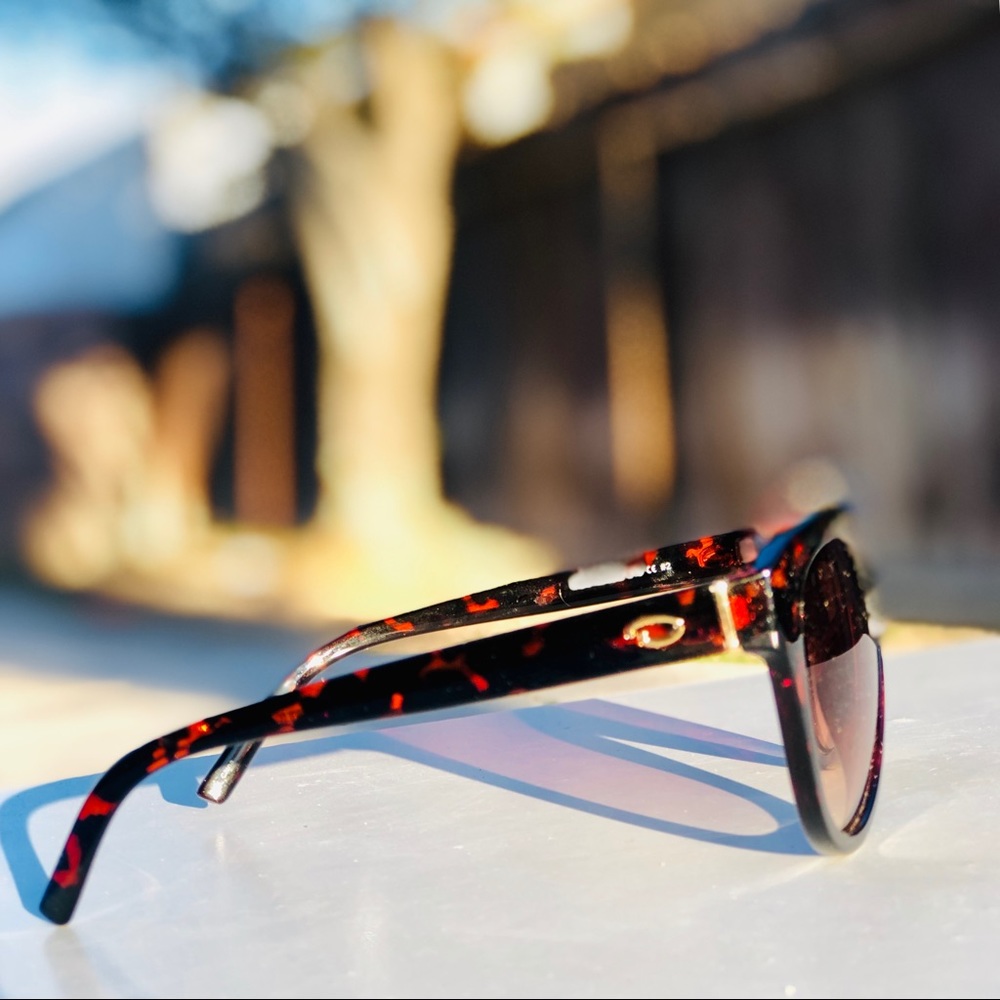 Oscar de la Renta sunglasses🌼🍃